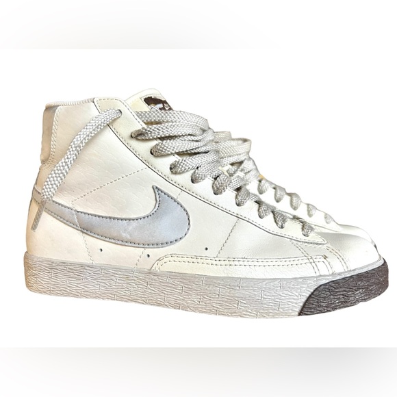 Nothing - Picture 12 of 16